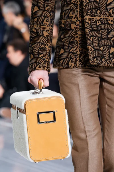 Look 28